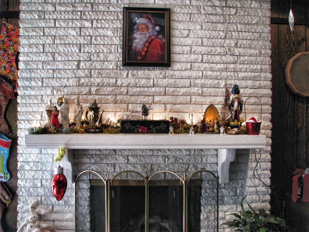 christmas-mantle-2106